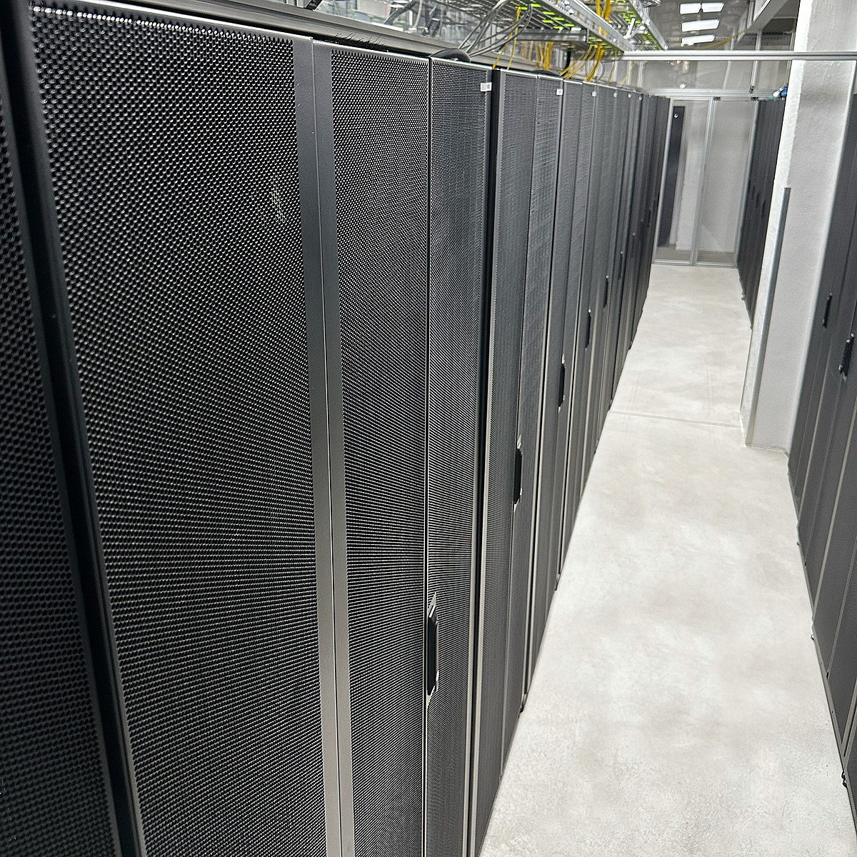 Rent a rack from aixit: A guide | aixit GmbH