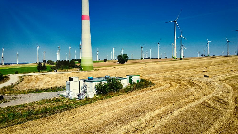 windCORES Cube von aixit im Windpark bei Paderborn – nachhaltige IT-Infrastruktur direkt an der Energiequelle